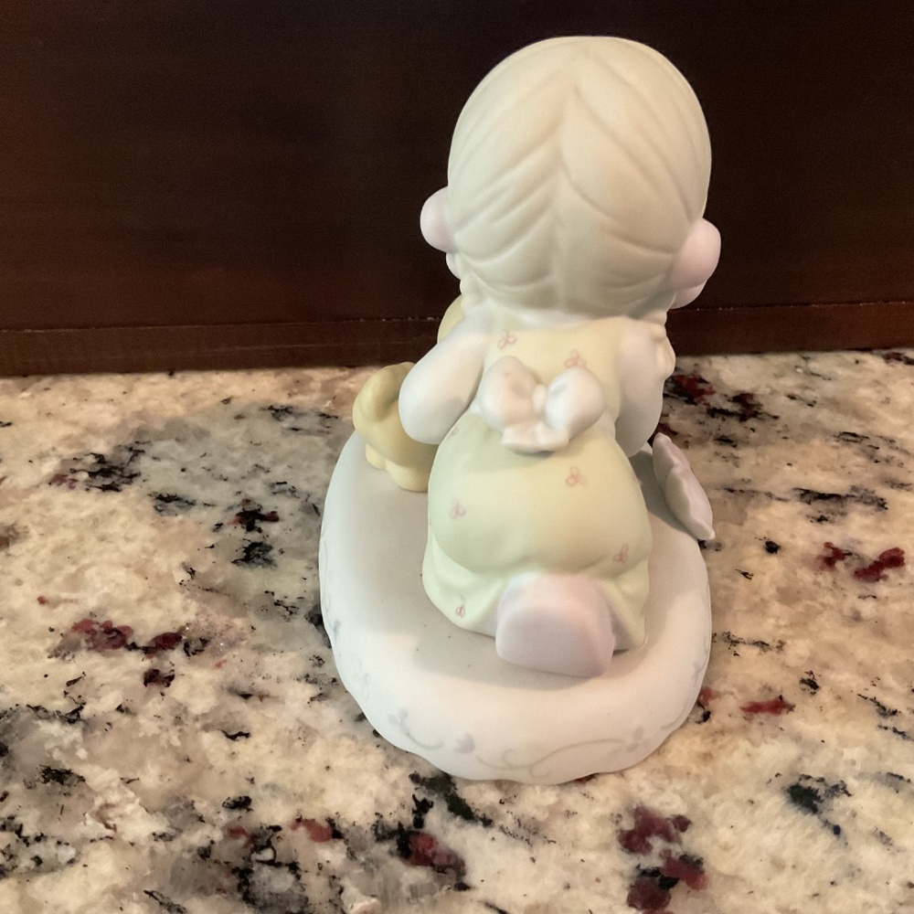 Precious Moments age 8 - Picture 3 of 6